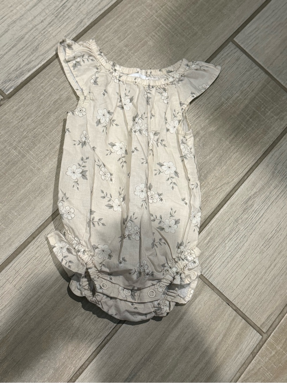 Jamie Kay Baby Floral Cotton Romper in Cream and Gray - size 3-6 M GUC